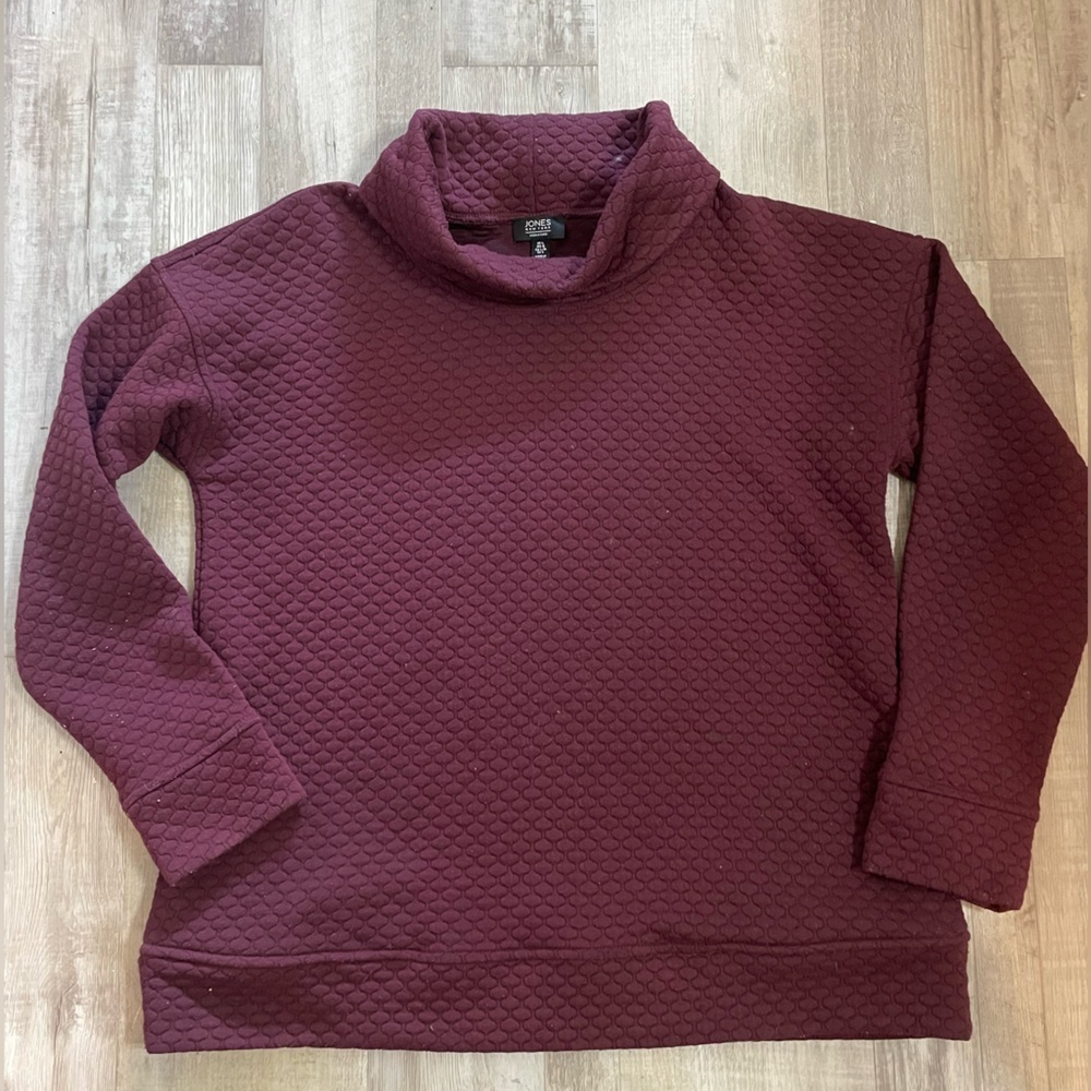 Jones New York red quilted cowl neck pullover sweater. Size Large. Wine color